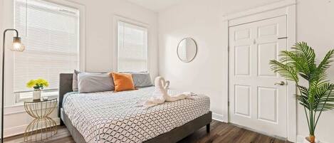 4 sovrum, skrivbord, strykjärn/strykbräda och gratis wi-fi