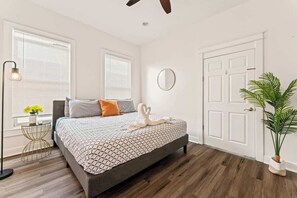 4 bedrooms, desk, iron/ironing board, free WiFi