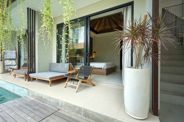 Deluxe-Zimmer | Wohnbereich | 40-Zoll-LED-Fernseher mit Kabelempfang