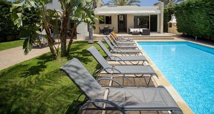 Soothing Sunset Villa, 200m to the Beach