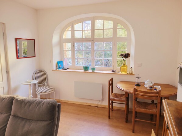 Living area - Maison de Charme au Calme (Villeneuve-sur-Bellot)