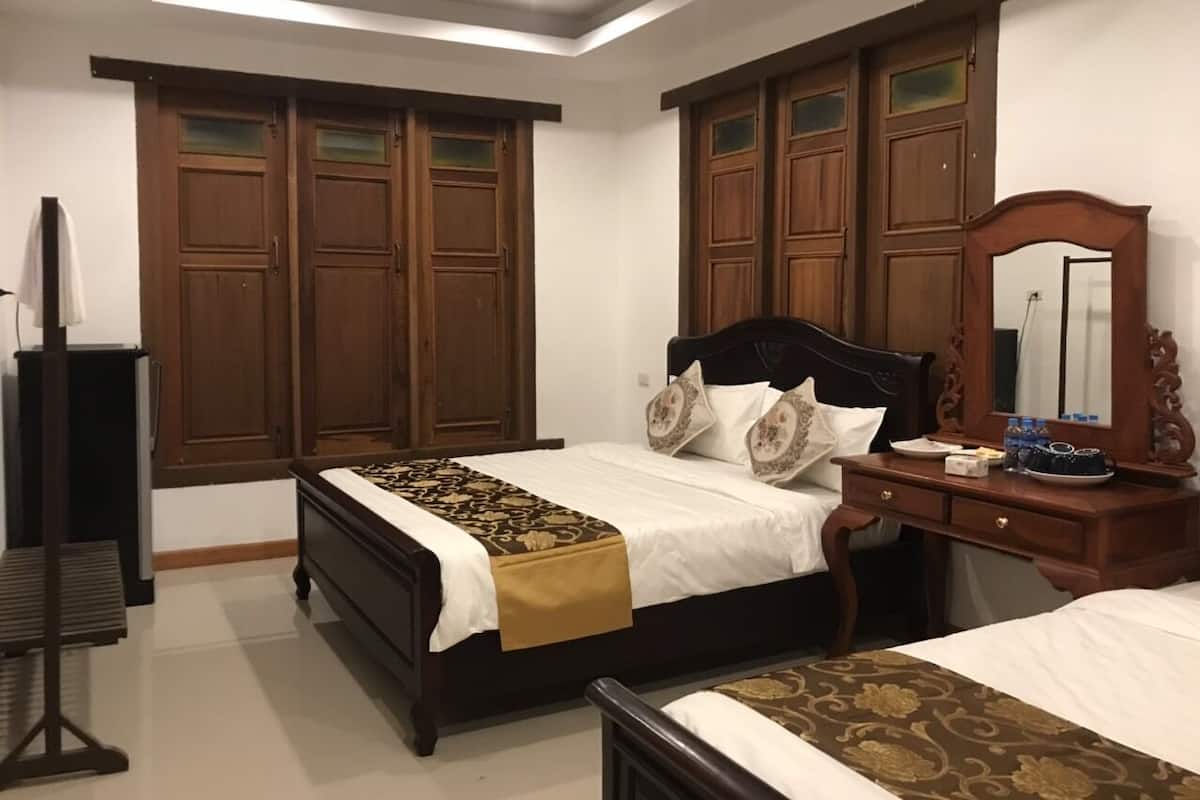 Panoramic Bungalow, Balcony, Mountain View | Desk, bed sheets