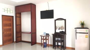 Panoramic Triple Room, Balcony, Mountain View | Desk, bed sheets