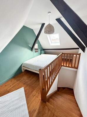 2 bedrooms, desk, iron/ironing board, travel crib