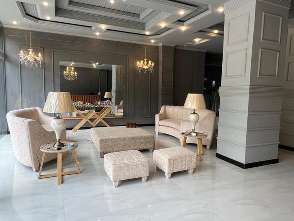 Lobby sitting area - Spring Fields Hotel Kalam (Swat)