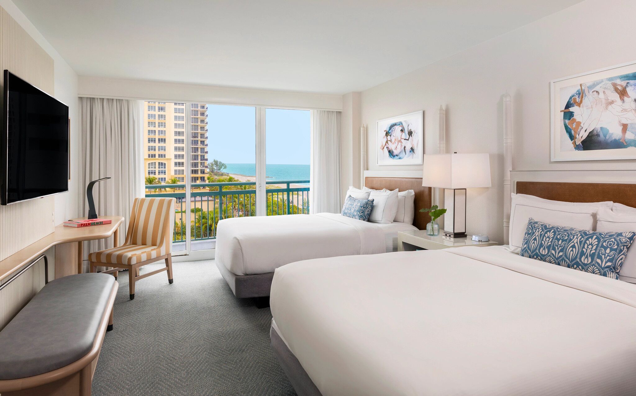 Convenient Stay Close to Palm Beach! Beachfront Resort with Outdoor Pool