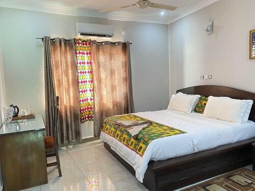 A family with balcony bed and breakfast inclusive with hot tub and a walk shower