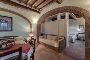 1 bedroom, in-room safe, desk, travel cot - ONE-ROOM APARTMENTS C6 CERTALDO (Casole d'Elsa)