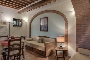 TV, table football, ping pong, books - ONE-ROOM APARTMENTS C6 CERTALDO (Casole d'Elsa)