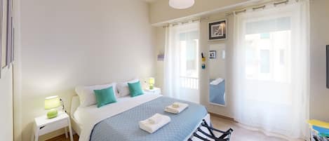 Habitación doble estándar | Muebles diferentes, insonorización y tabla de planchar con plancha