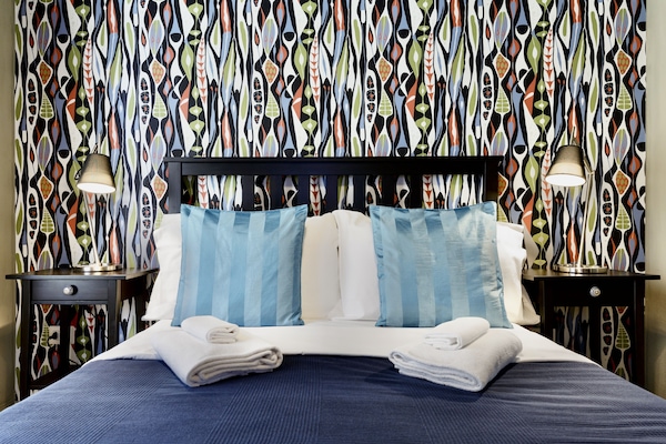 Doppia Standard | 1 camera, con arredamento individuale, insonorizzazione