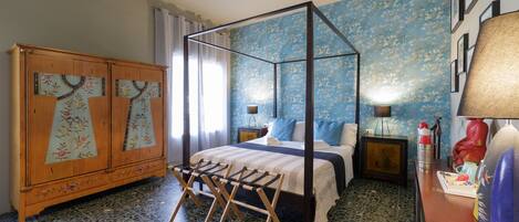 Superior Double Room | 1 bedroom, individually furnished, soundproofing, iron/ironing board