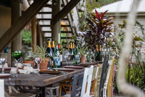 Outdoor dining - Forget Me Not Cottage: Ideal for 14 Guests (Bald Knob)