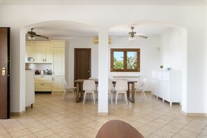 Villa | Private kitchen | Full-size fridge, microwave, oven, stovetop - Villa Bella con piscina by Wonderful Italy (San Vito dei Normanni)
