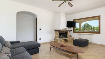 Vila | Area keluarga | Televisi layar datar 35-inci dengan saluran TV digital