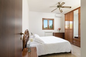 Villa | 4 soverom, strykejern/-brett, wi-fi (inkludert) og sengetøy