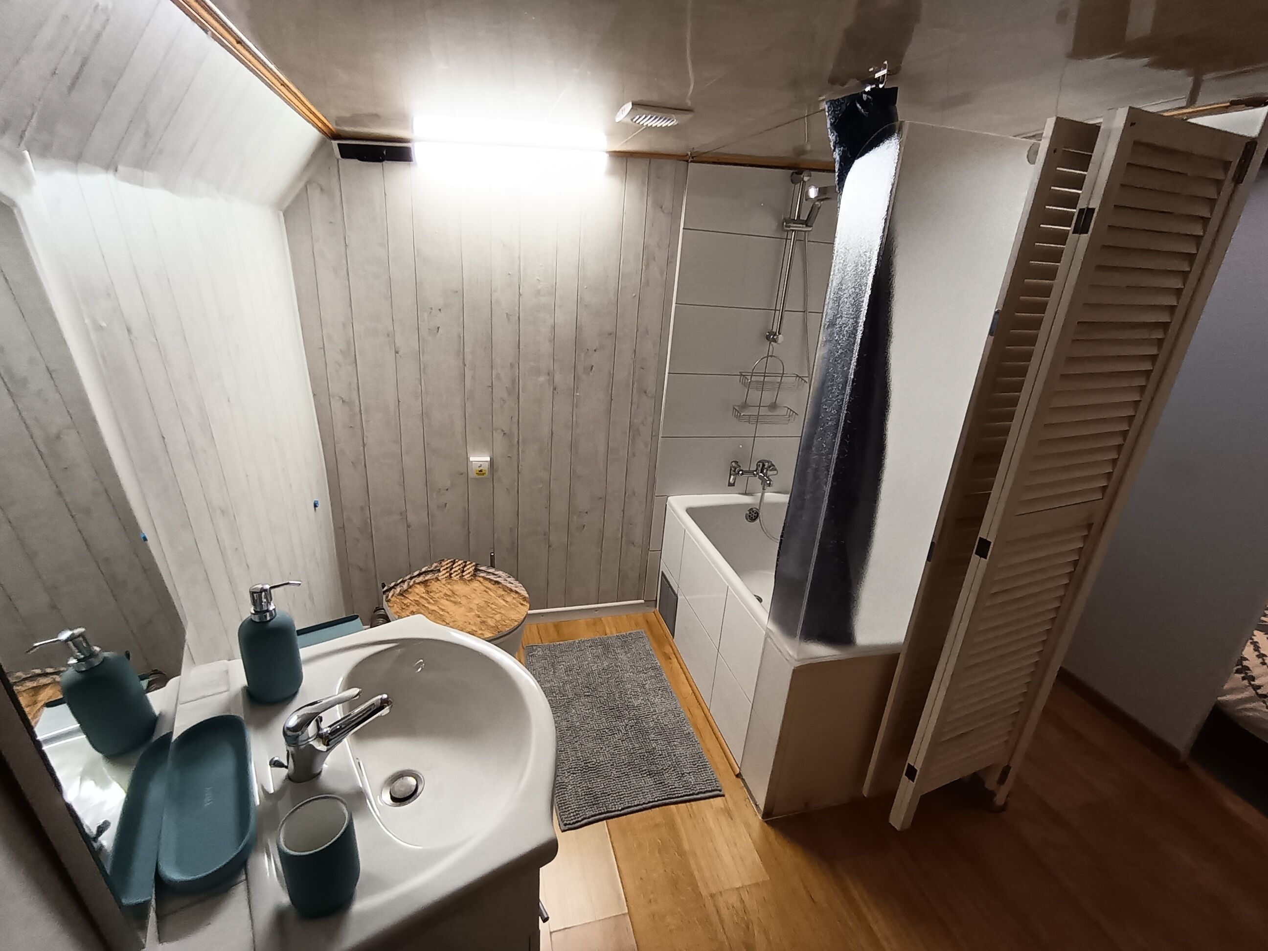 Douche, serviettes fournies