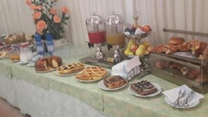 Free daily continental breakfast