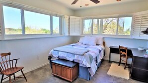 3 bedrooms, desk, iron/ironing board, WiFi (free) - The Duke - Iconic Foothills Escape with Pool &Spa (Tucson)