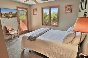 4 bedrooms, desk, iron/ironing board, WiFi (free)
