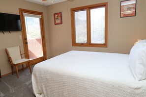 4 bedrooms, desk, iron/ironing board, free WiFi