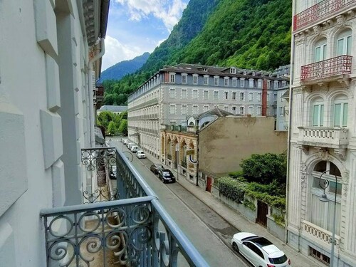 2-bedroom apartment sleeping 4 in Cauterets center with elevator