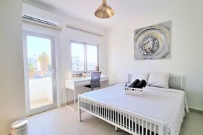 5 habitaciones, escritorio, tabla de planchar con plancha y wifi 