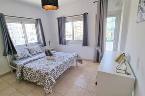 3 camere, una scrivania, ferro/asse da stiro, Wi-Fi