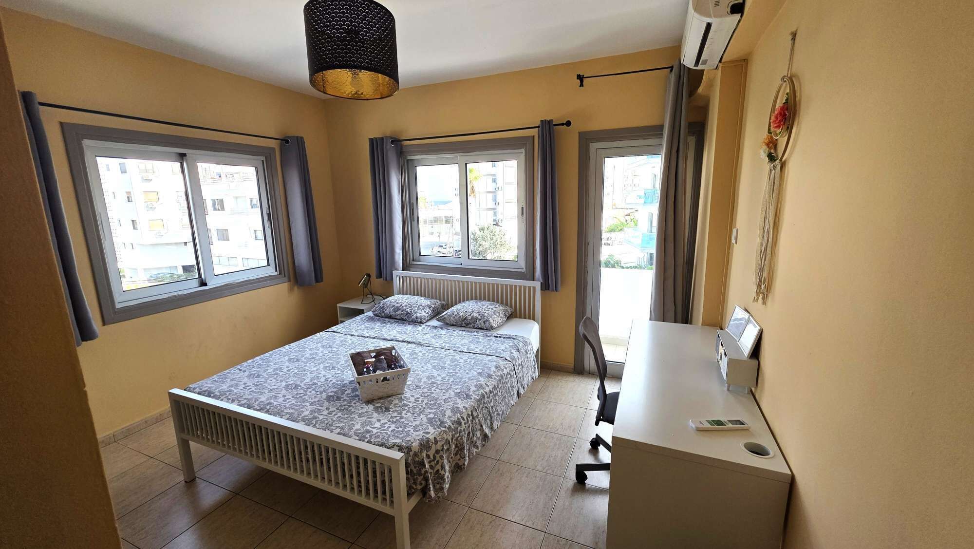 3 bedrooms, desk, iron/ironing board, WiFi