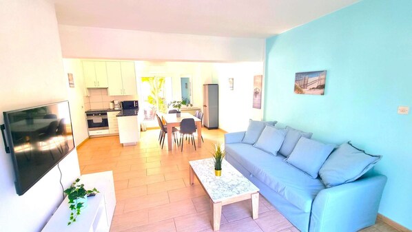 TV - Ihsan Ali 2 - Dream Escape Apt 1 - 6 min walk to Kastella Beach (Larnaka)