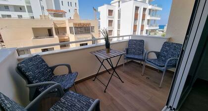 Sea View Apt - 2 min walk to the Beach + 200Mbit