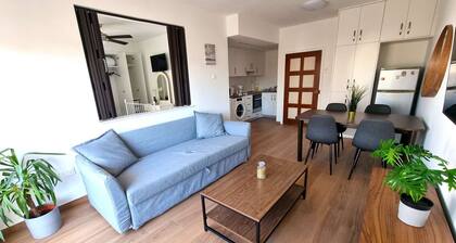 Sea View Apt - 2 min walk to the Beach + 200Mbit