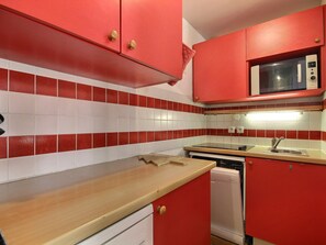 Fridge, oven, dishwasher