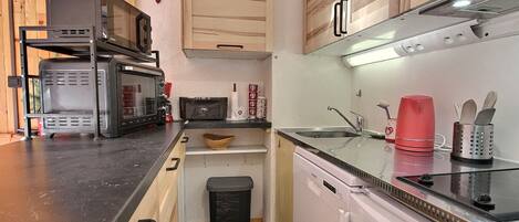 Fridge, oven, dishwasher