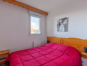 2 bedrooms - Ski-in/Ski-out: Cozy 8-Person Apartment with Terrace and Free Parking (Peyragudes)