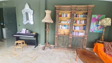 LĂ€genhet City | Vardagsrum | 42-tums tv med digitalkanaler