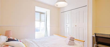 2 bedrooms, desk, iron/ironing board, WiFi (free)