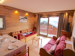 TV - 2-room apartment in center with balcony (Les Saisies)