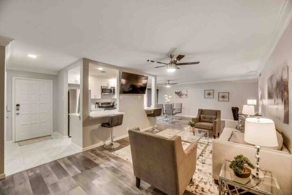 Smart TV - 25% OFF Luxury 2BD Skyline view Grand Prairie GP46A (Grand Prairie)