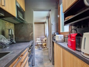 Kühlschrank, Mikrowelle, Ofen, Geschirrspüler