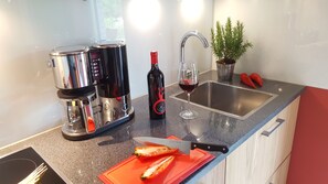 Fridge, oven, stovetop, dishwasher - Gemütliche Ferienwohnung "güse" im Grünen (Detmold)