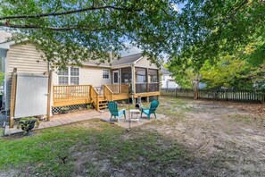 Terrace/patio - Shoal Sisters: Early Bird Special! (Oak Island)