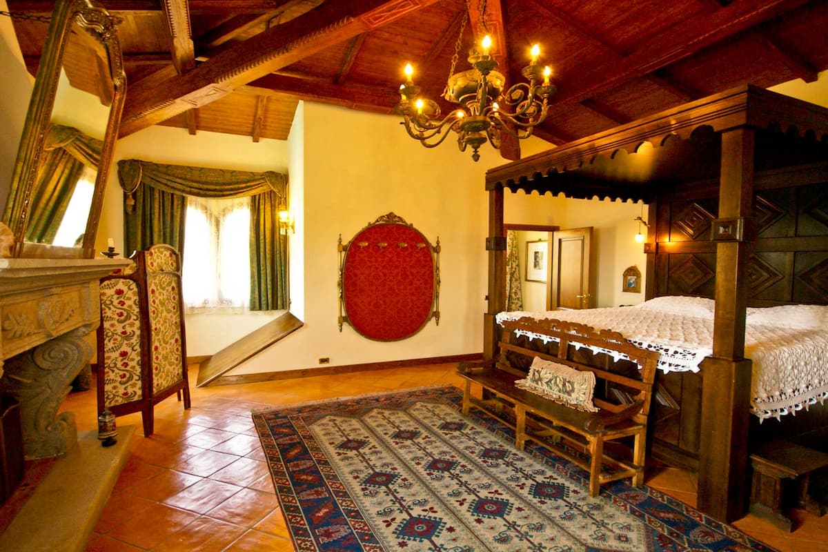 Suite Luxury | 1 camera, ferro/asse da stiro, Wi-Fi gratuito