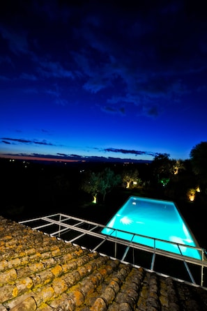 Luxury Suite | Iron/ironing board, free WiFi