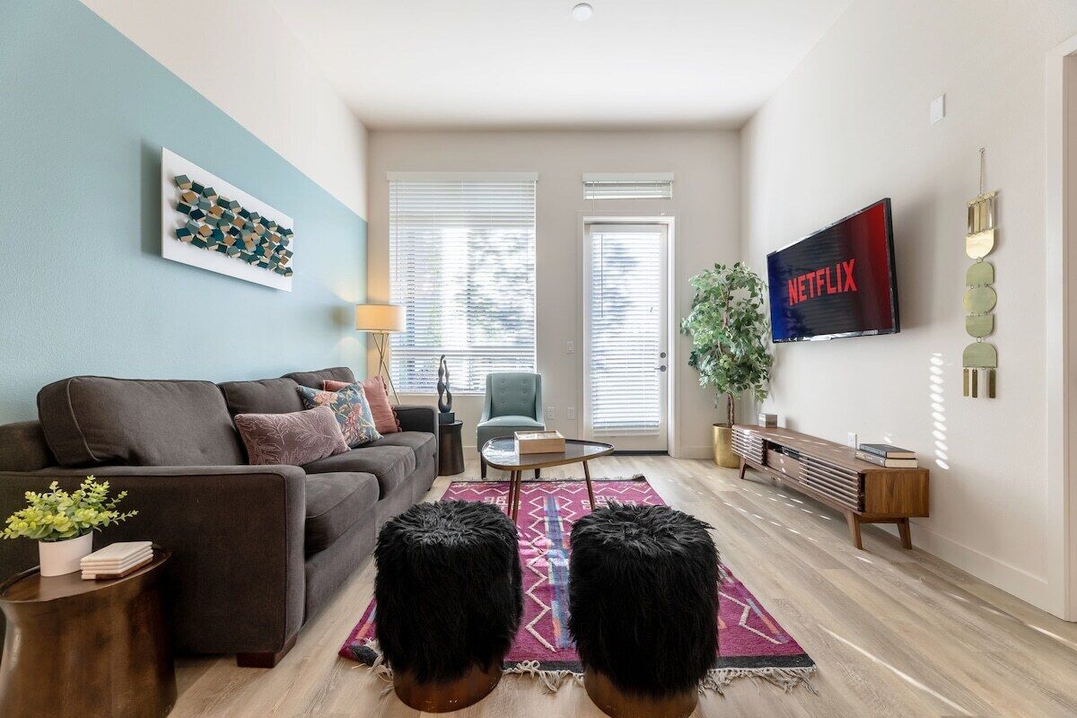 149 Bloom · Modern Lux Living-Pool+Spa+Gym-1 Mi to SCP