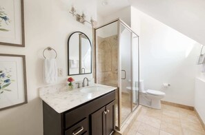 Shower, hair dryer, towels