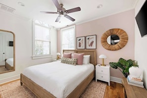 5 bedrooms, iron/ironing board, travel cot, WiFi - The Chapel | Estate 5BR Gem in Downtown Charleston (Charleston)