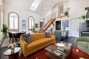 テレビ、書斎 / ワークスペース