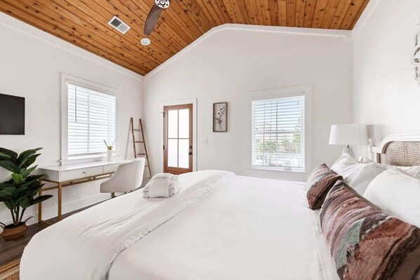 3 bedrooms, desk, iron/ironing board, travel crib