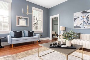 Televisión y oficina 